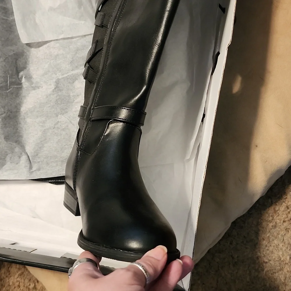 Black strappy back boots - Picture 3 of 4